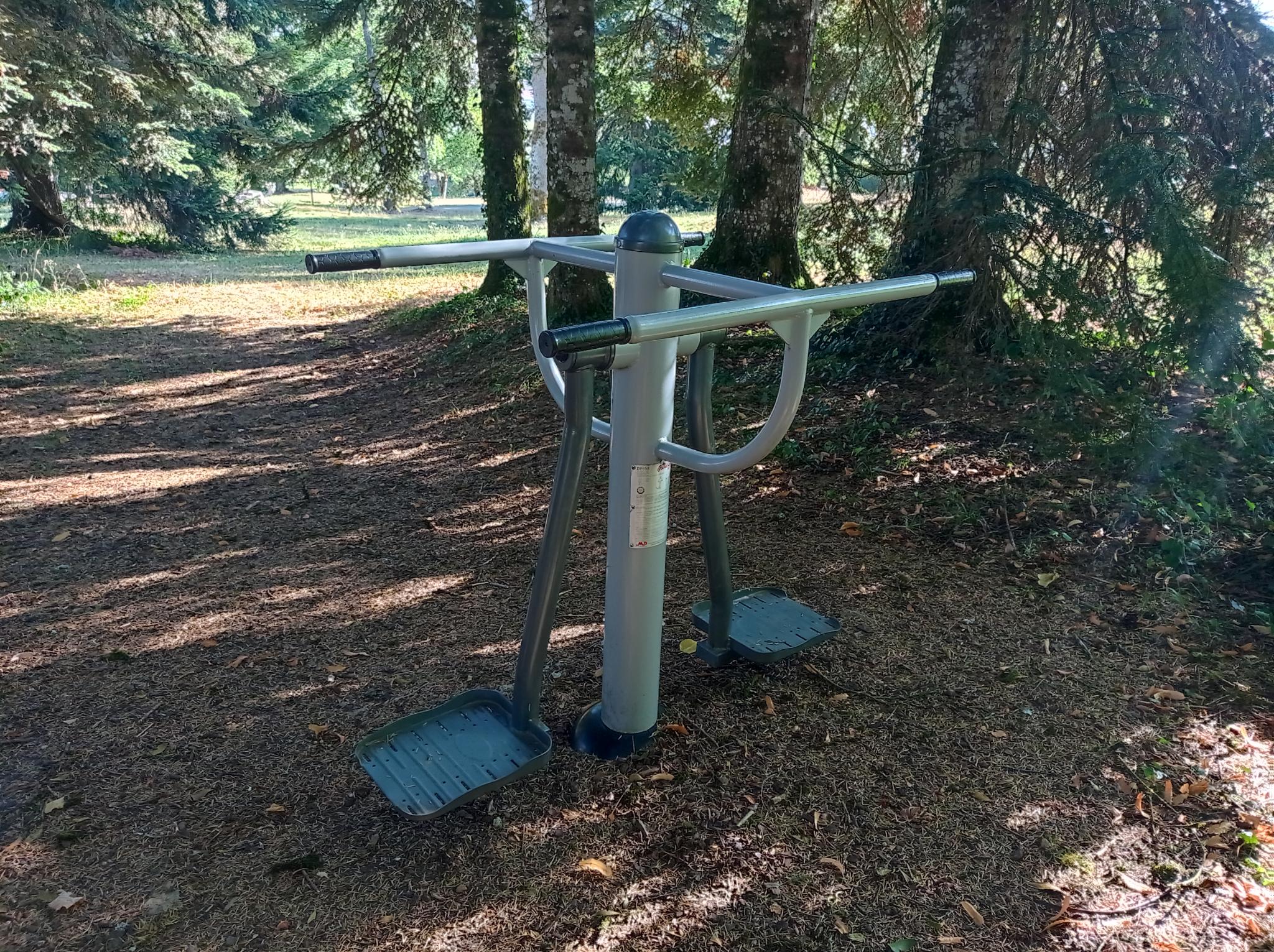 Vue de la rue du spot Street workout Maîche, Avenue Leclerc (3)