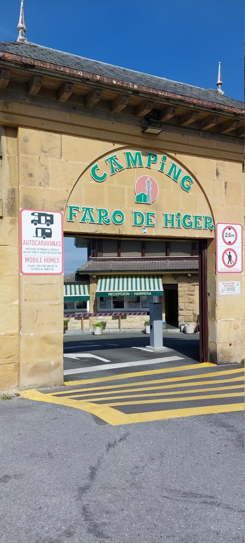 Aire camping-car Camping Faro de Higuer