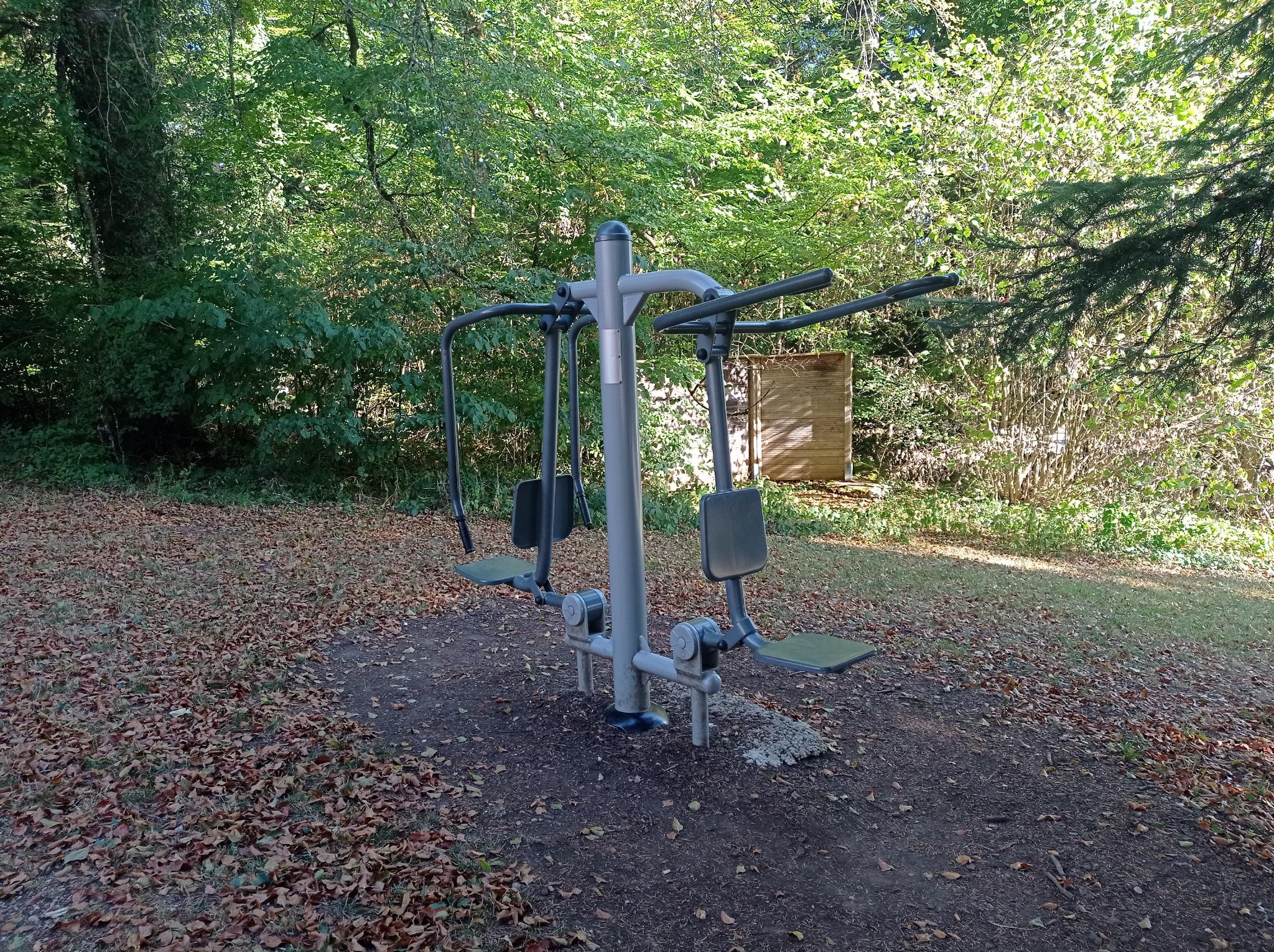 Vue de la rue du spot Street workout Maîche, Avenue Leclerc (2)