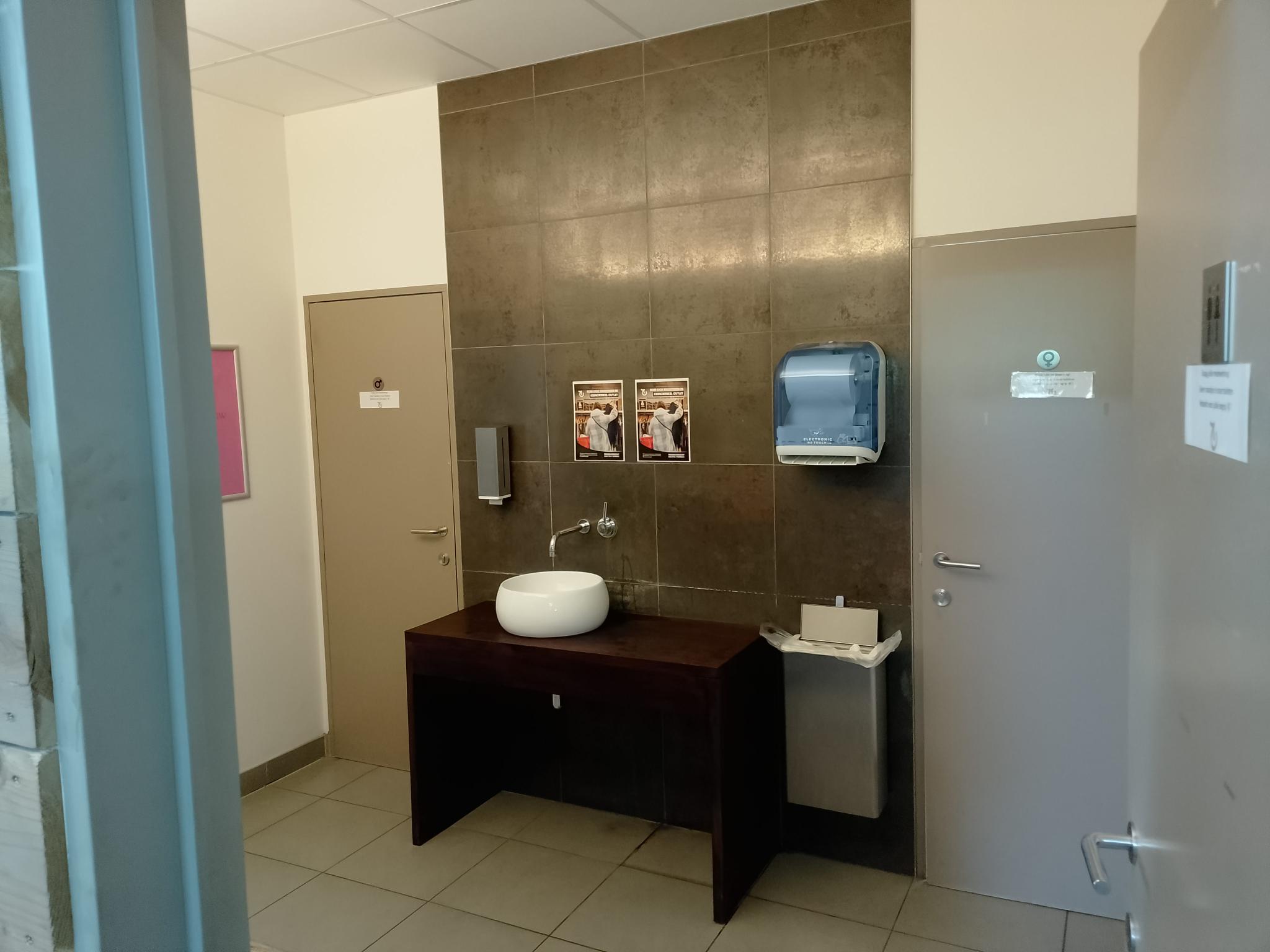 Foto bij Toilet bij De Kringwinkel 't rad in Brugge