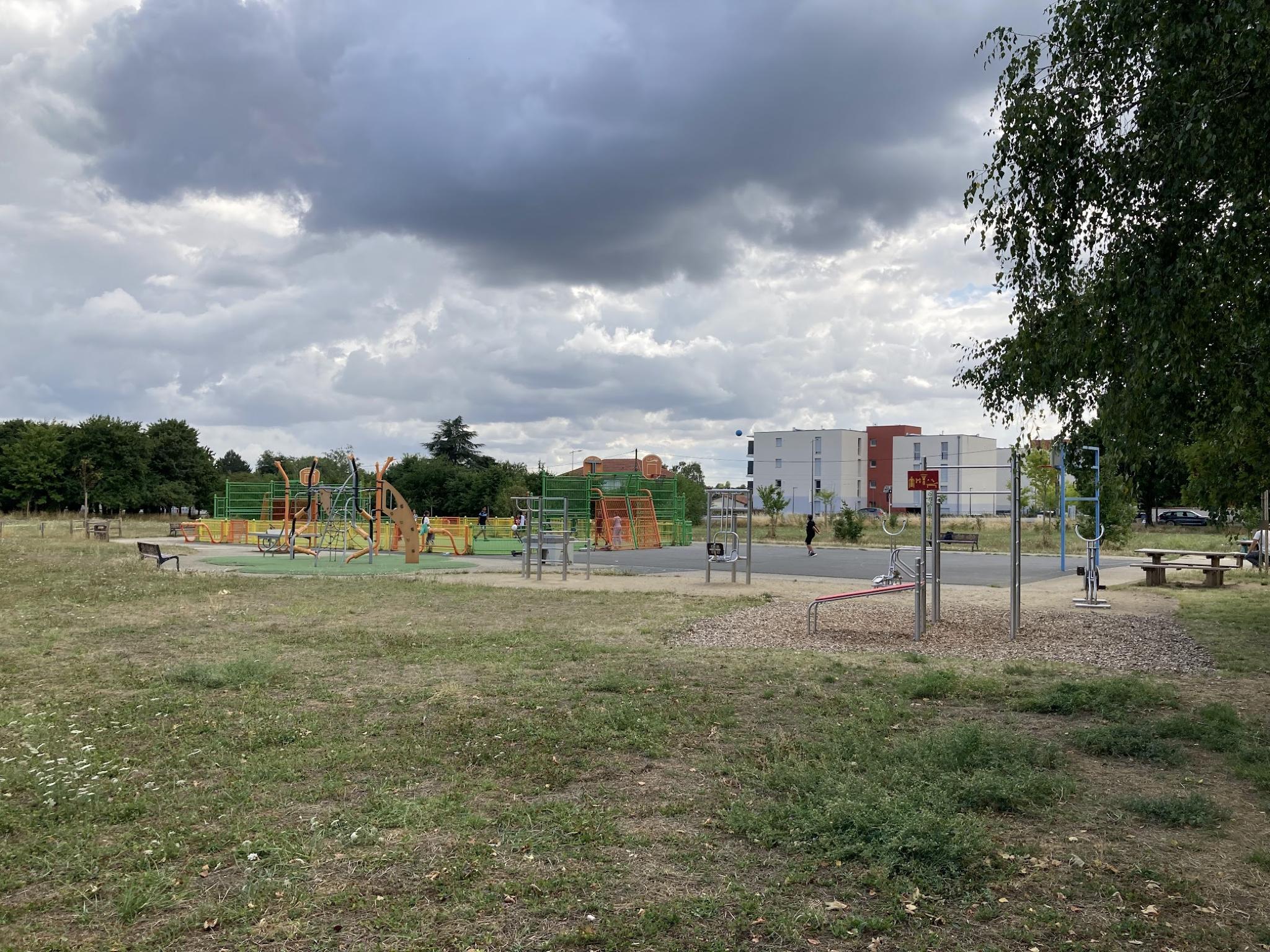Vue de la rue du spot Parc de la Gibauderie