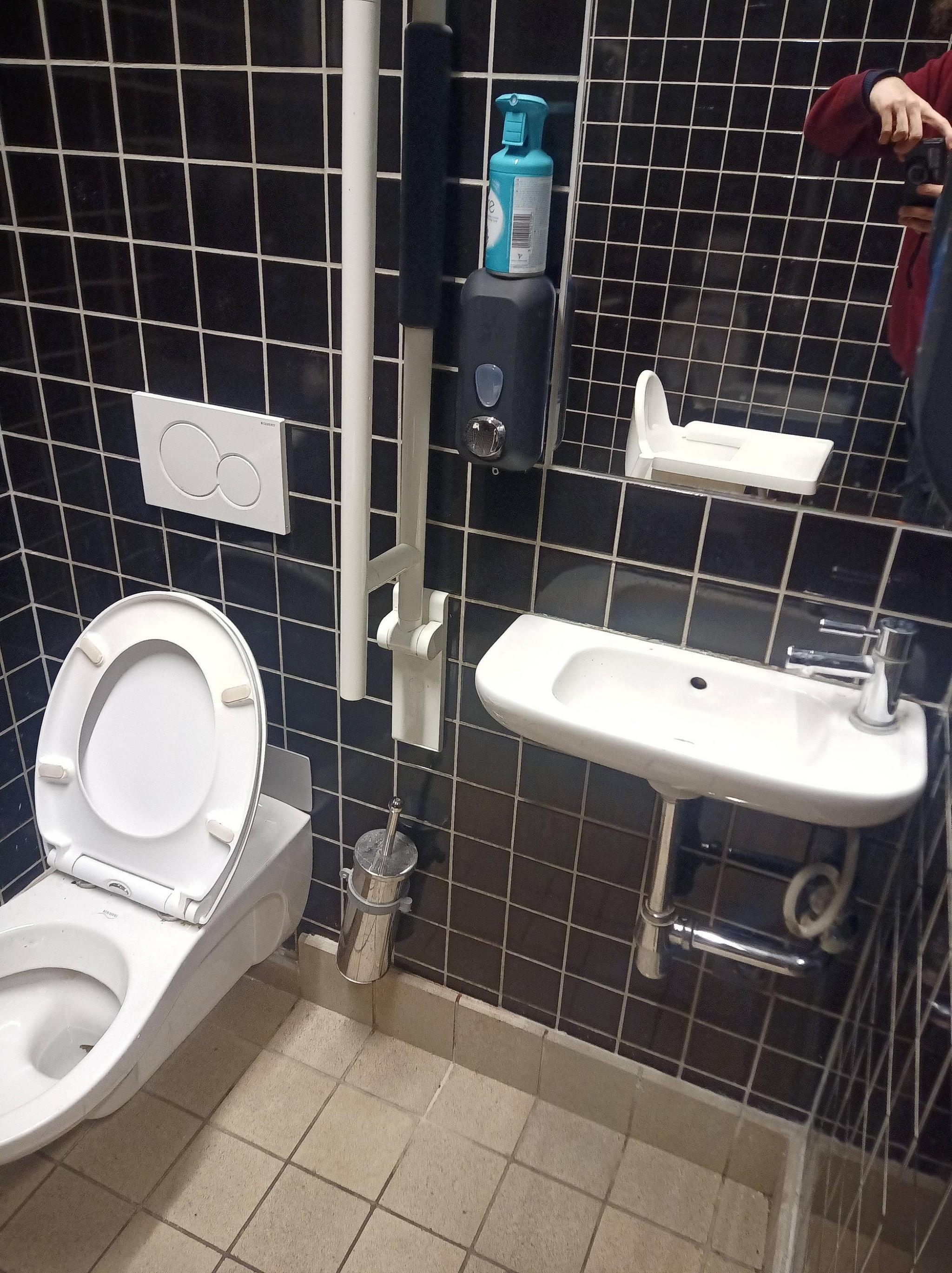 Foto bij Openbaar toilet Rue de la Reine - Koninginnestraat in Brussel