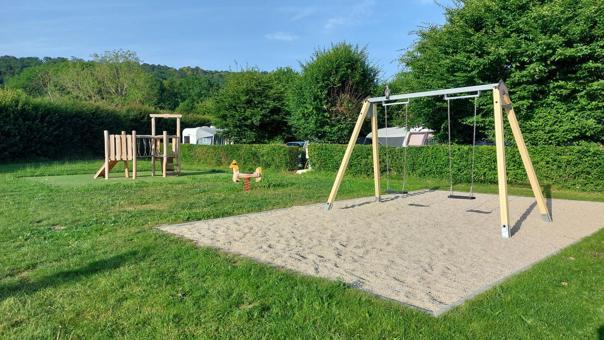 Vue de la rue du spot Street workout Toutainville, place henri drevon